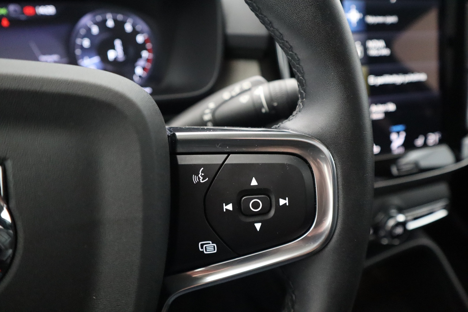 VOLVO XC40 2022