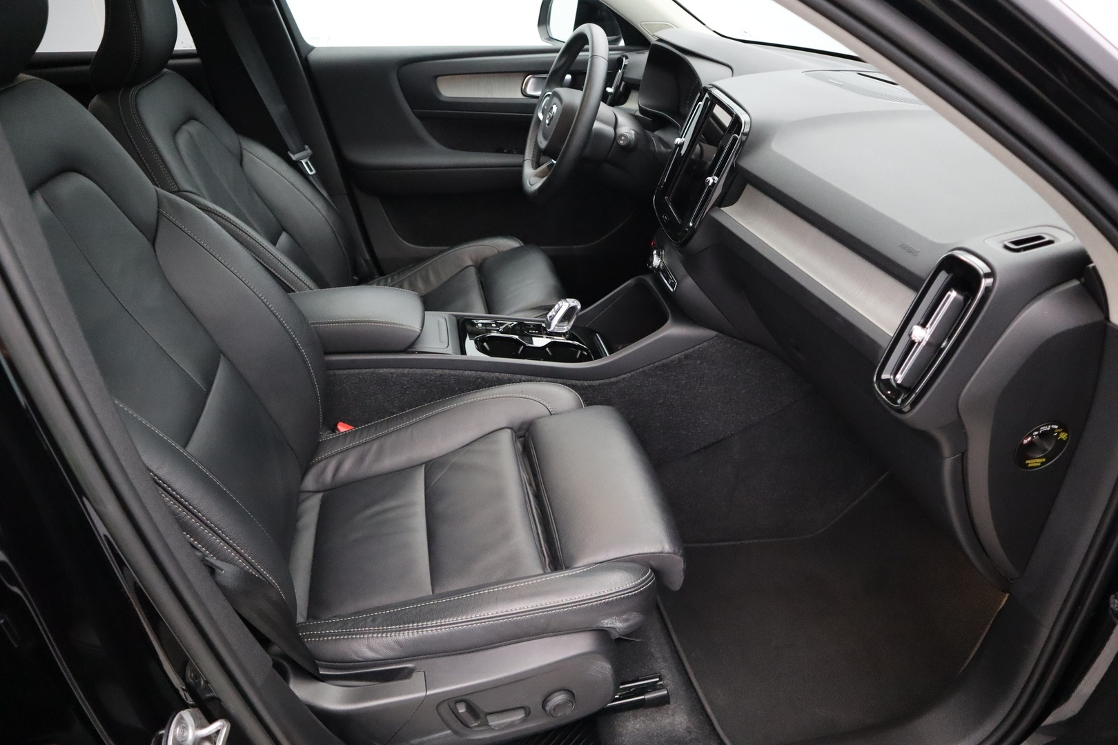 VOLVO XC40 2022