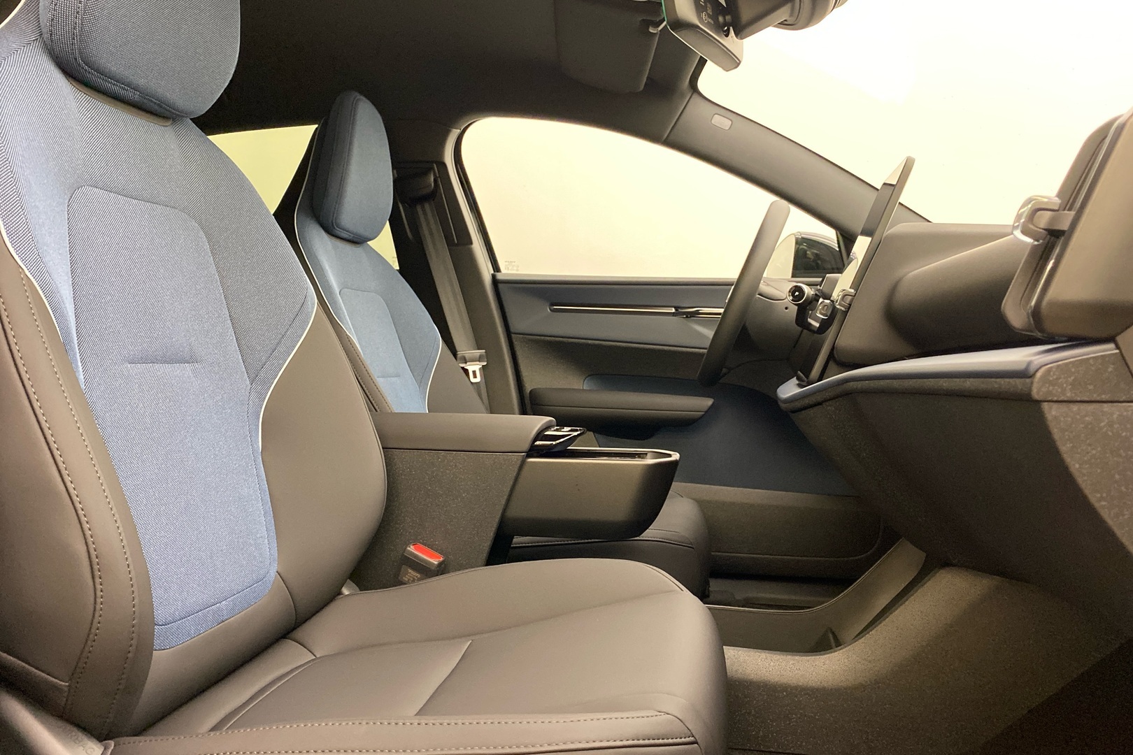 VOLVO EX30 2027