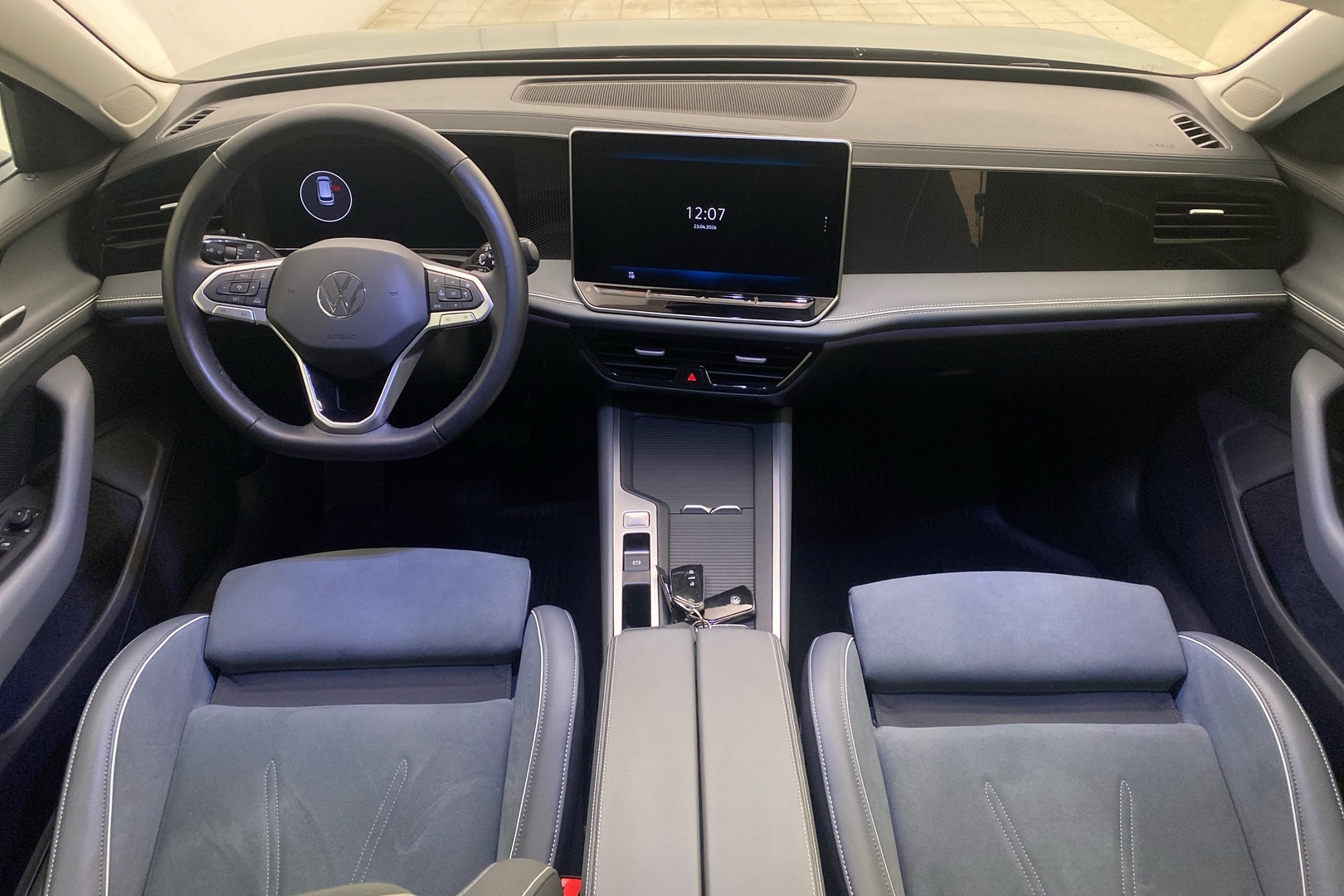 VOLKSWAGEN Passat 2024