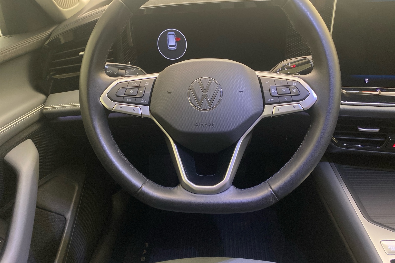 VOLKSWAGEN Passat 2024