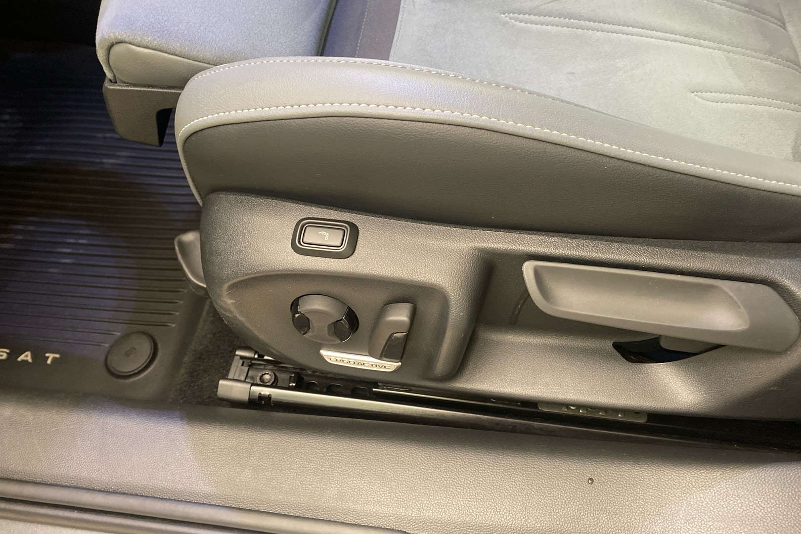 VOLKSWAGEN Passat 2024