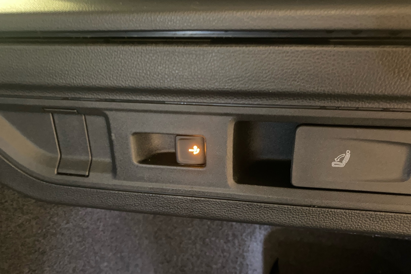 VOLKSWAGEN Passat 2024