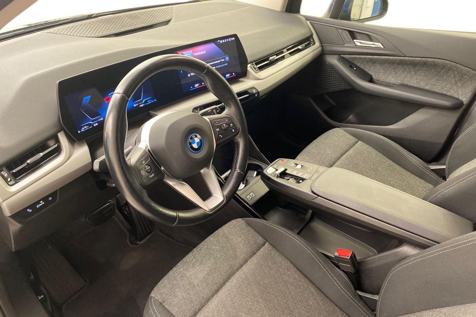 BMW 225 2022