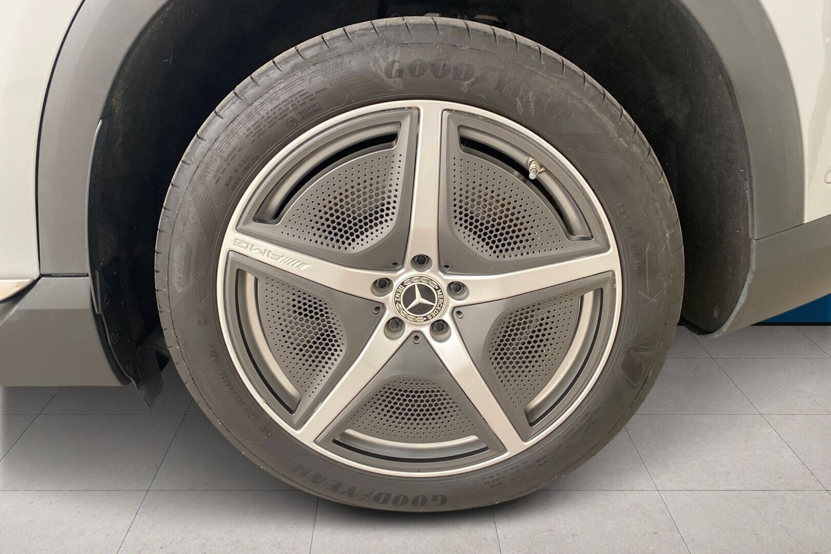 MERCEDES-BENZ EQE SUV 2023