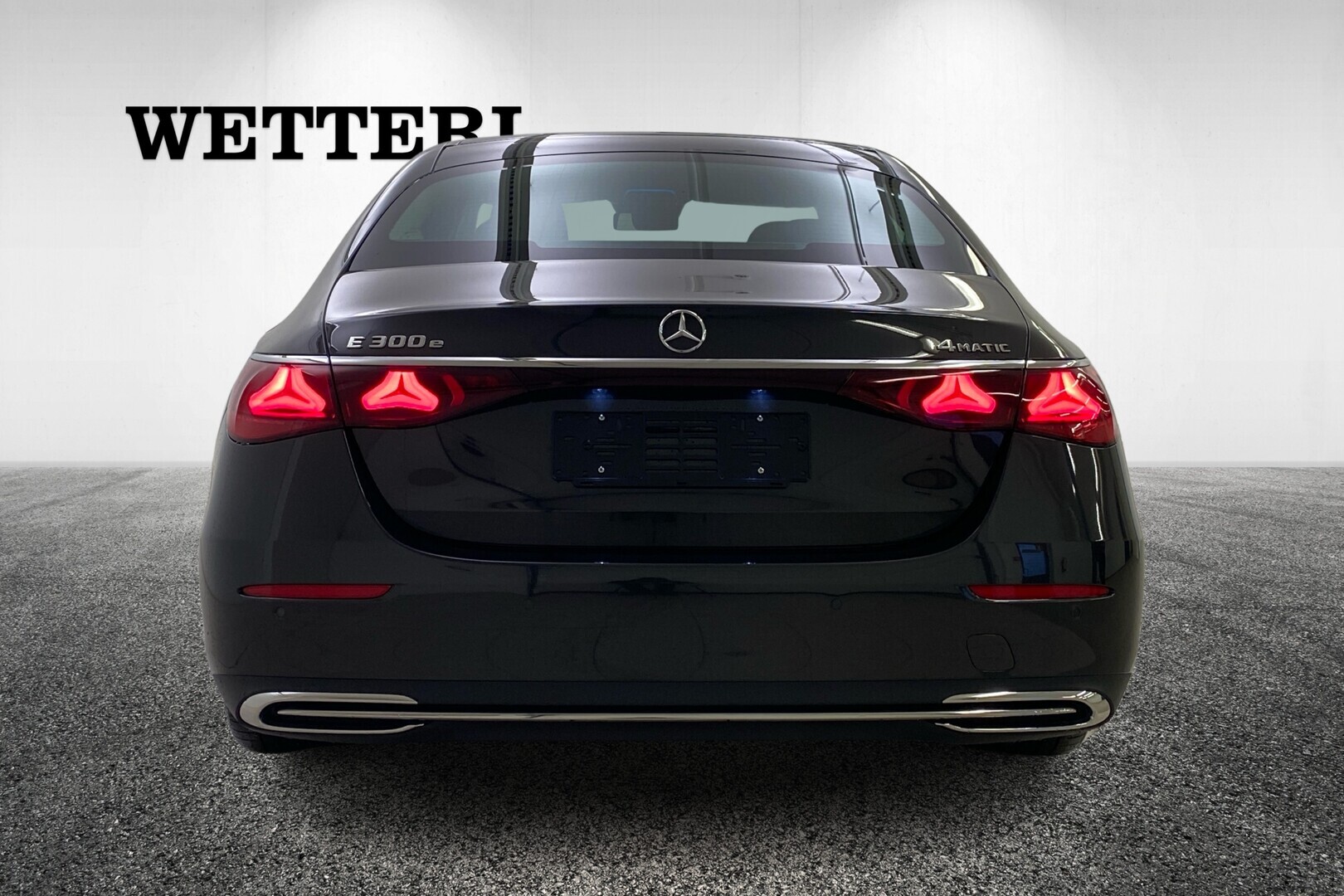 MERCEDES-BENZ E 4