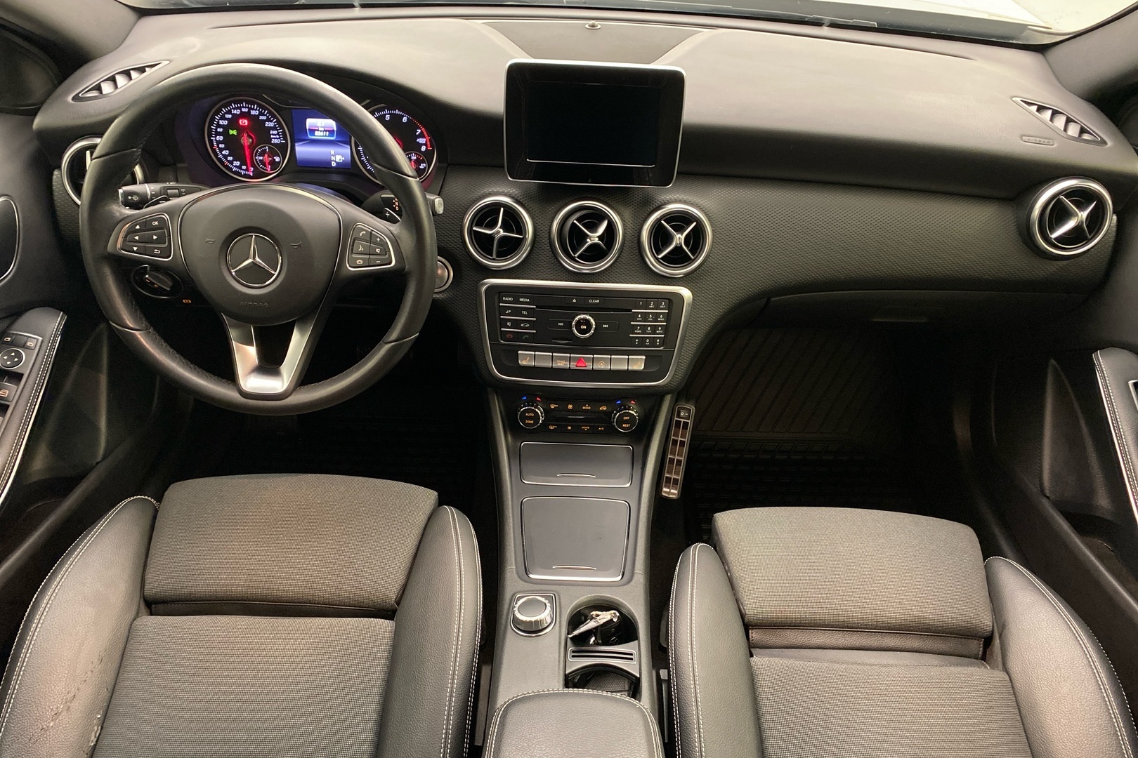 MERCEDES-BENZ A 2017