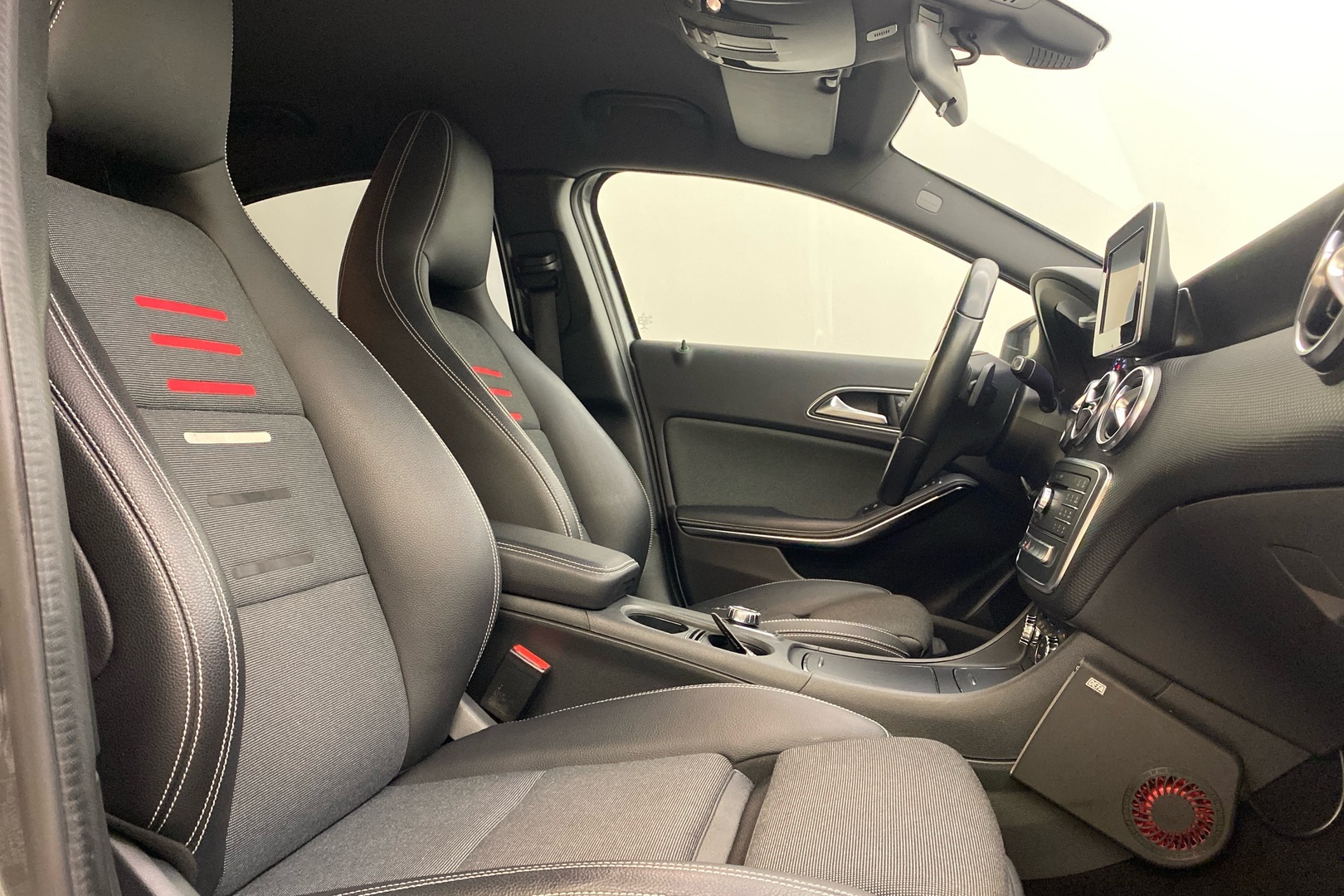 MERCEDES-BENZ A 2017