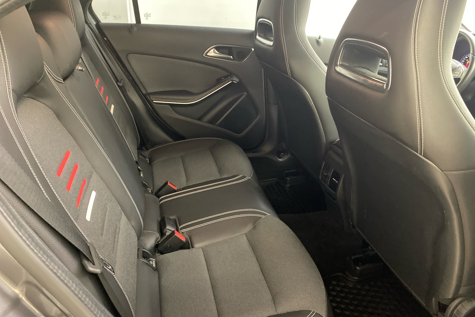 MERCEDES-BENZ A 2017