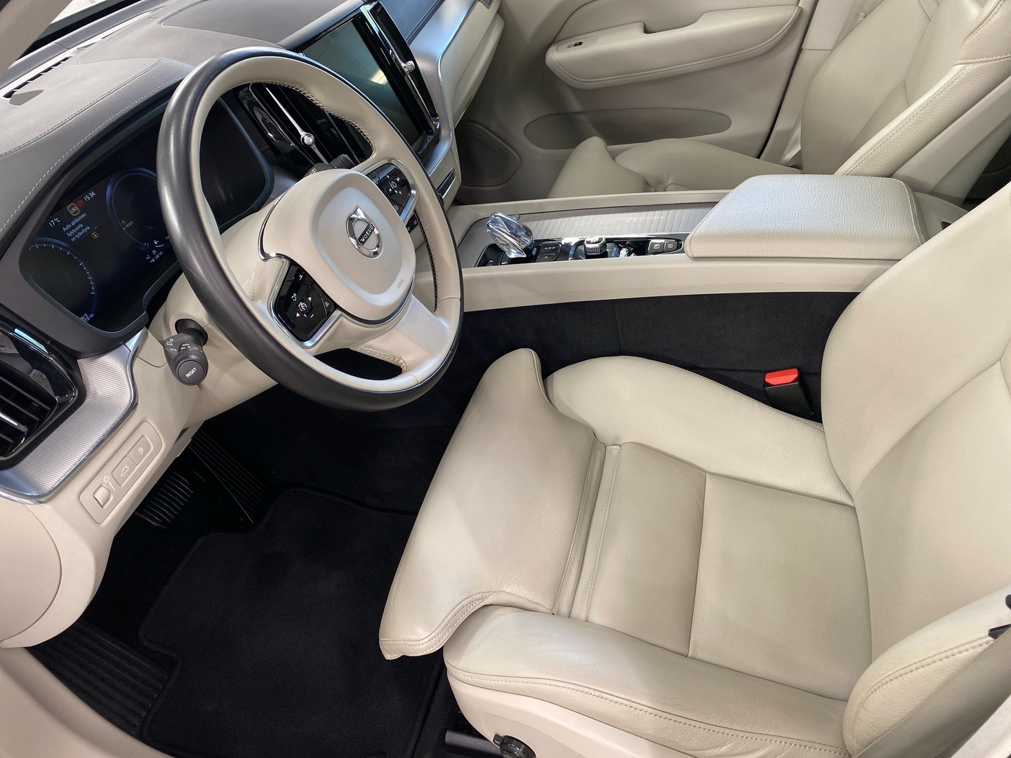 VOLVO XC60 2020