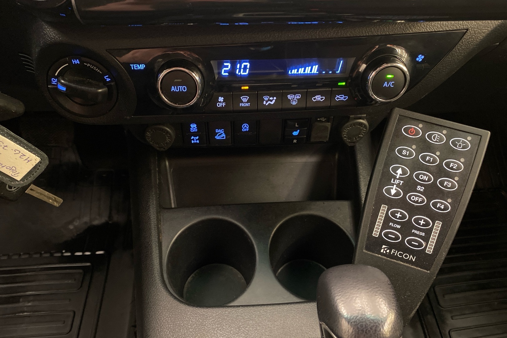 TOYOTA Hilux 2021