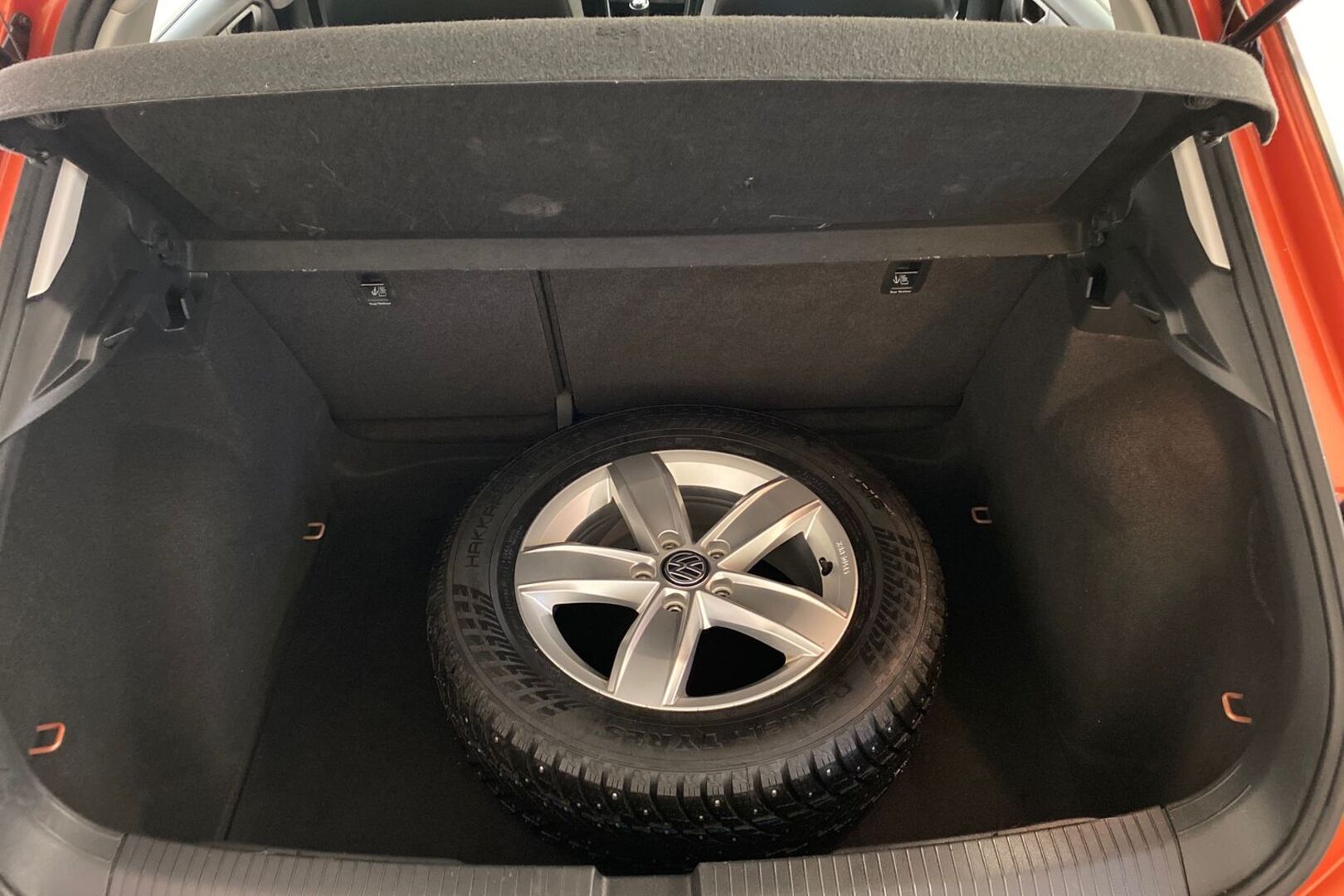 VOLKSWAGEN T-Roc 12