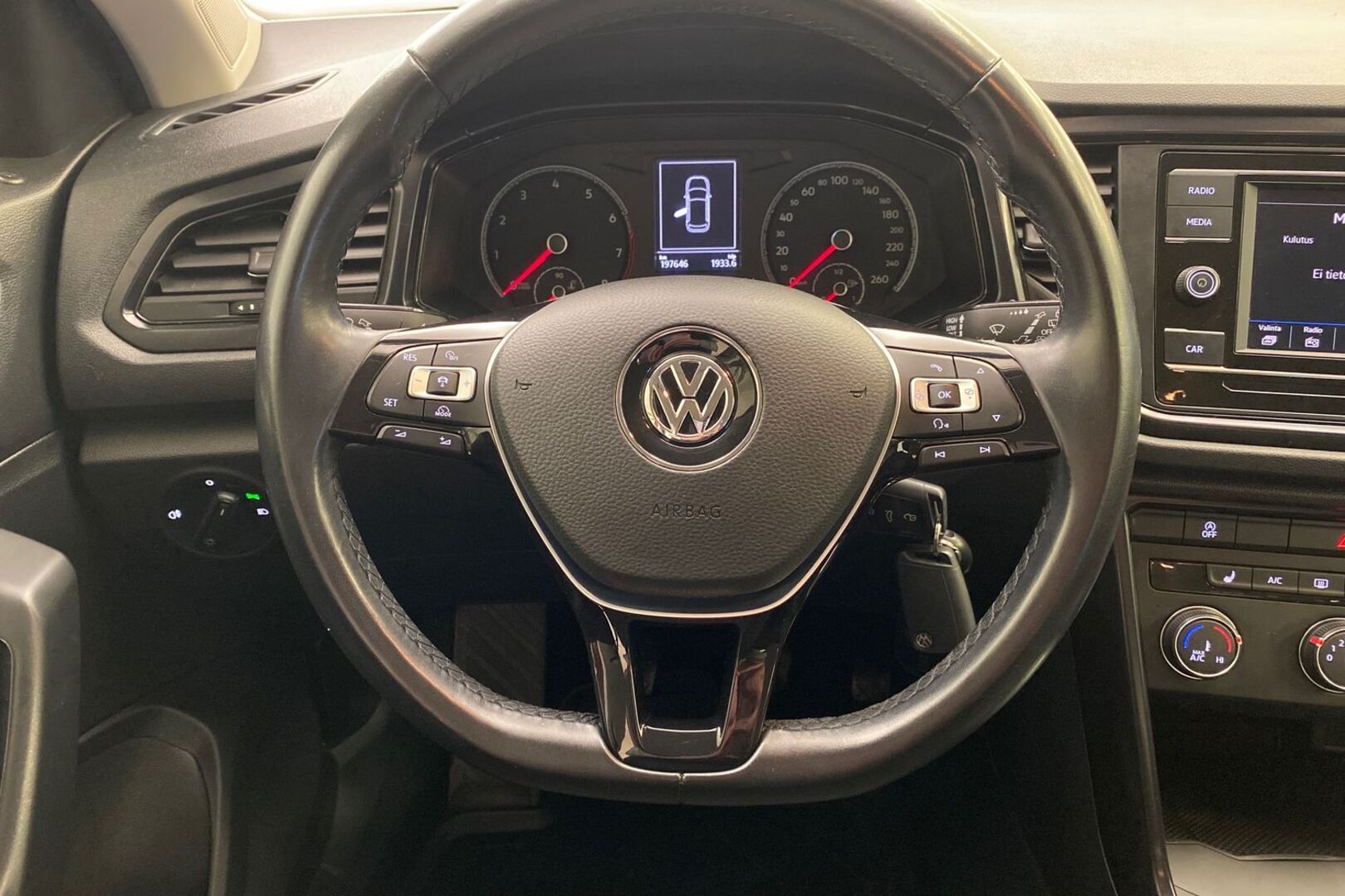 VOLKSWAGEN T-Roc 18