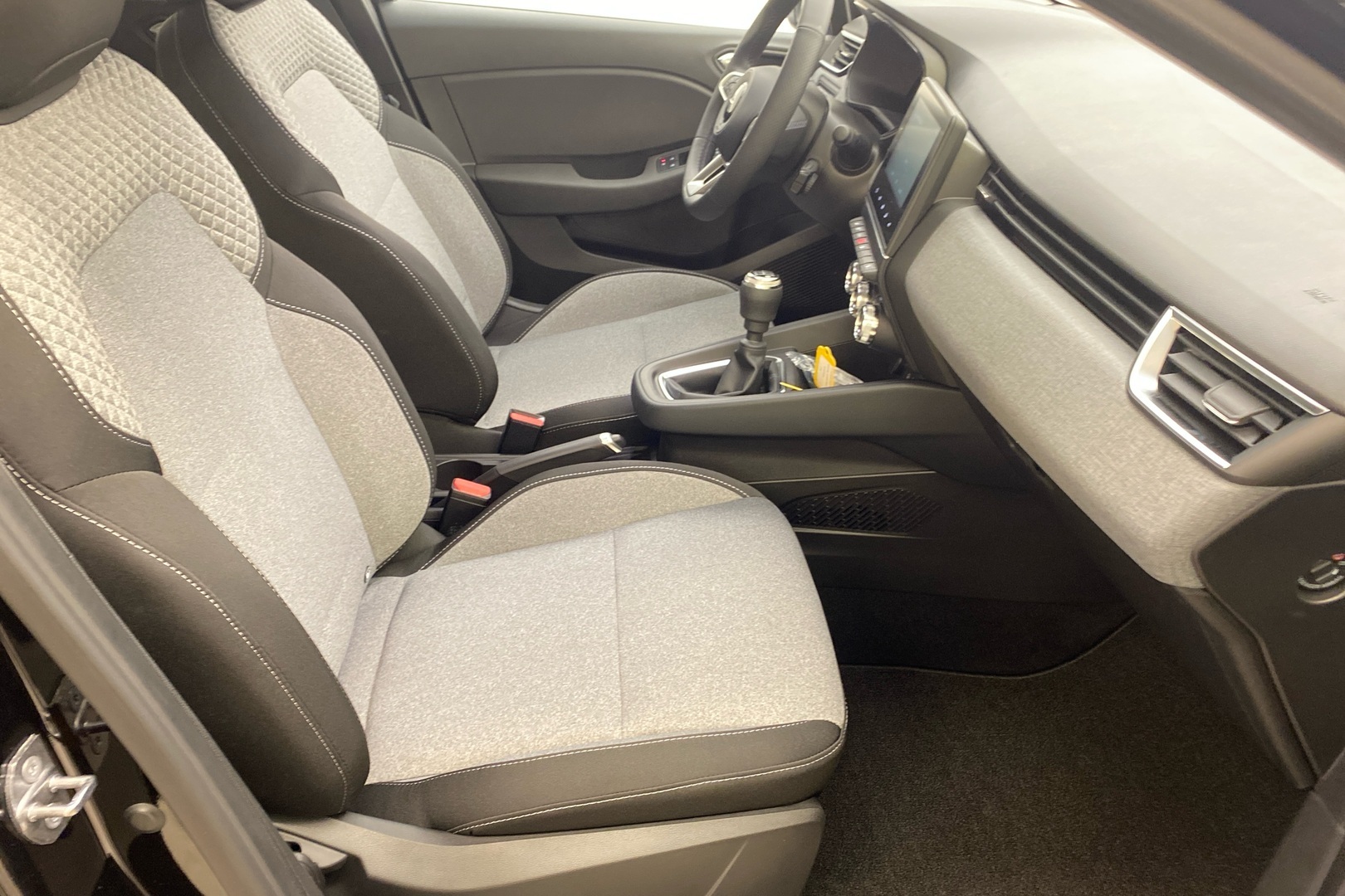 MITSUBISHI Colt 2025