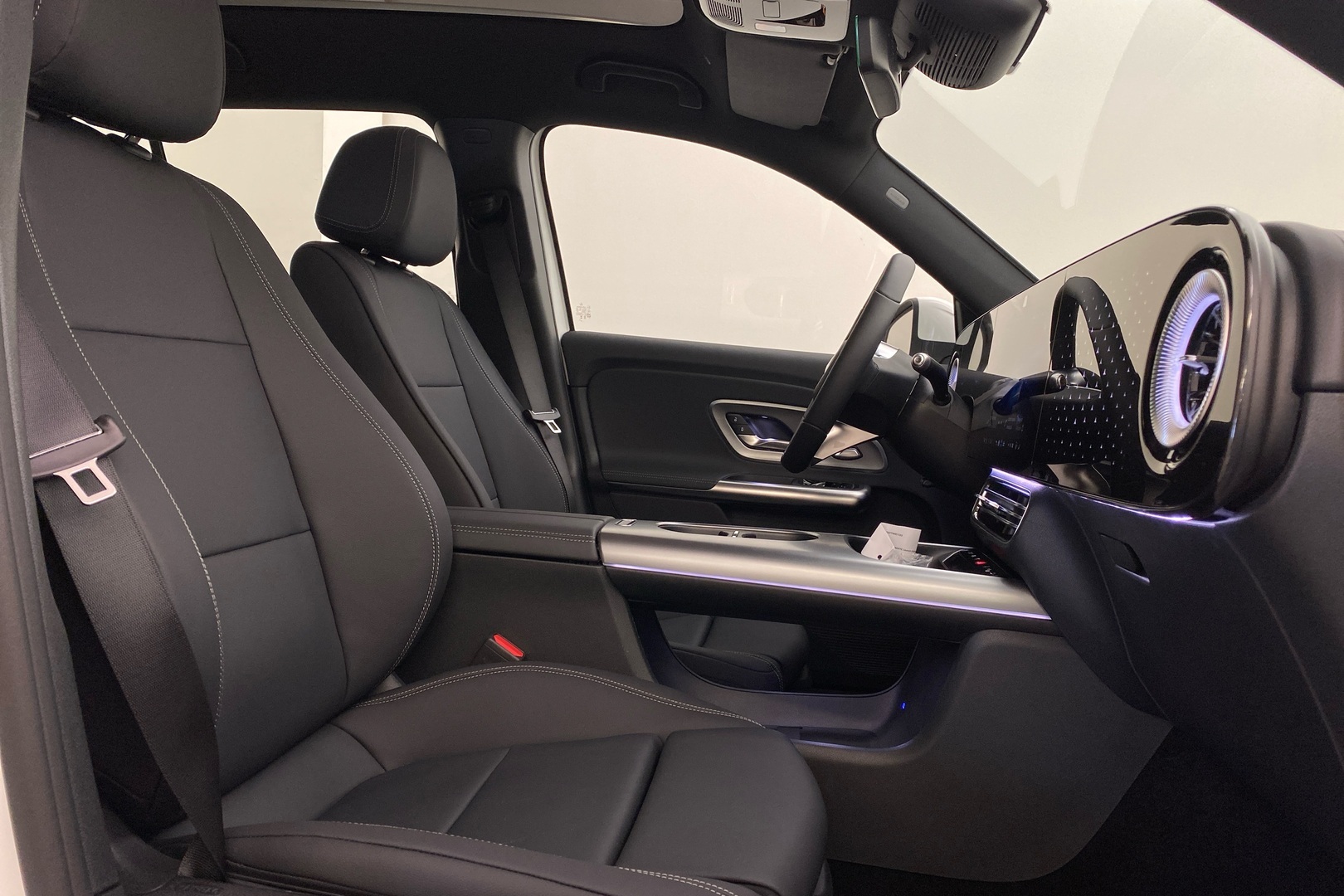 MERCEDES-BENZ GLB 2026