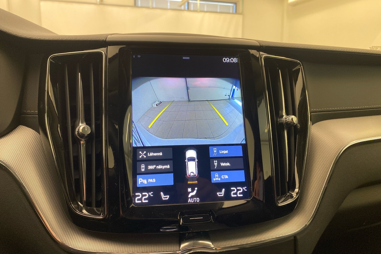 VOLVO XC60 2018
