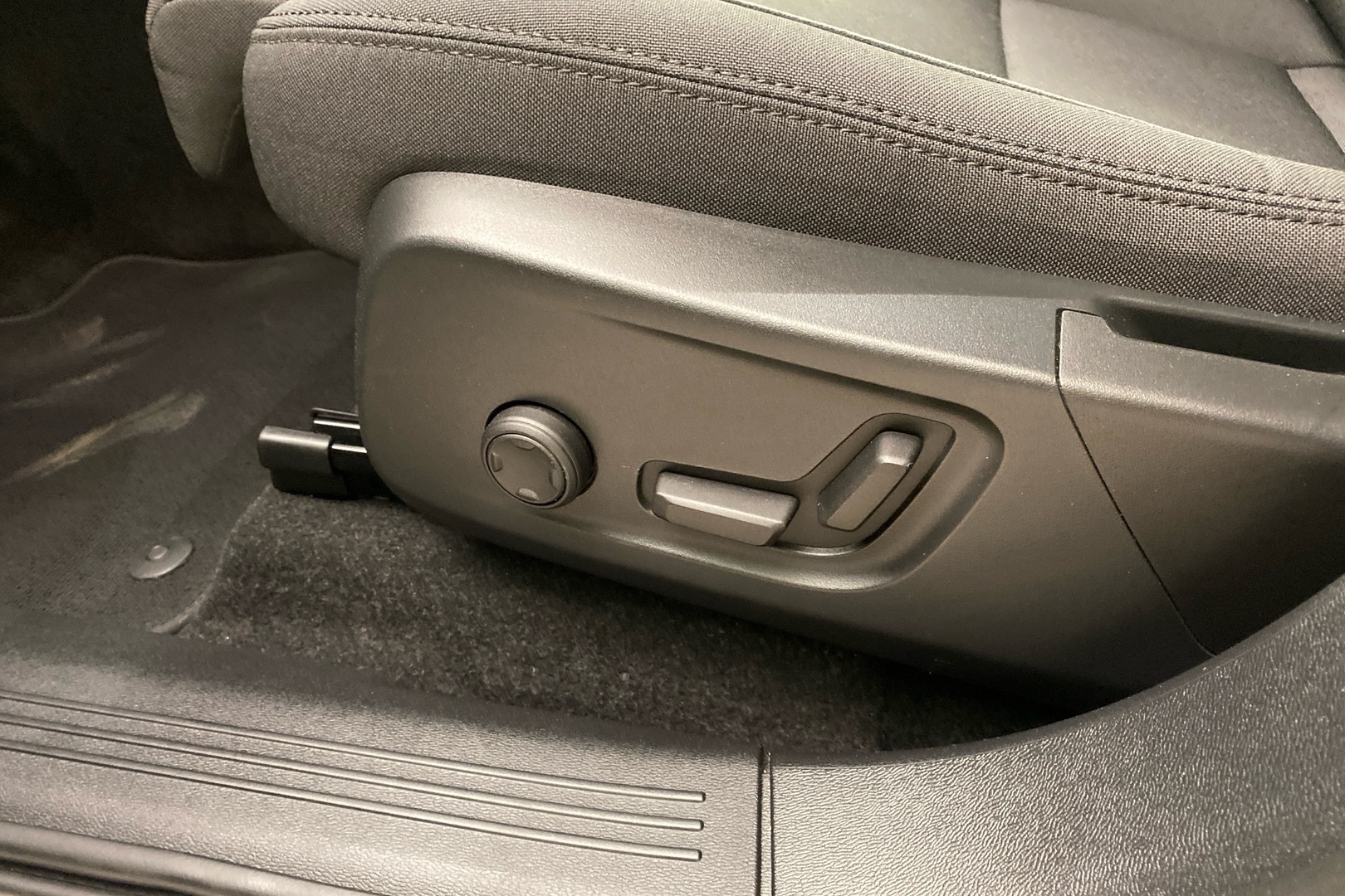 VOLVO C40 2023