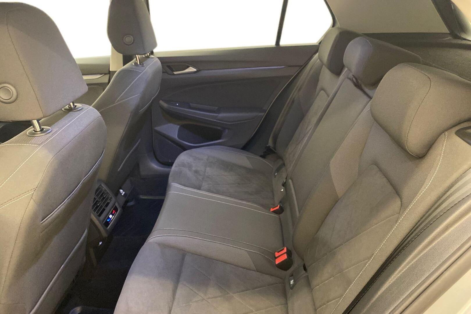 VOLKSWAGEN Golf 2023