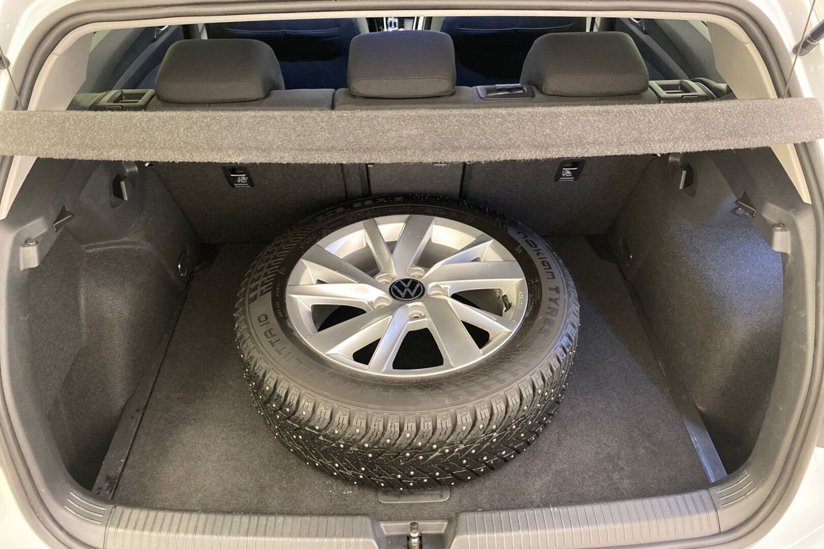 VOLKSWAGEN Golf 2023