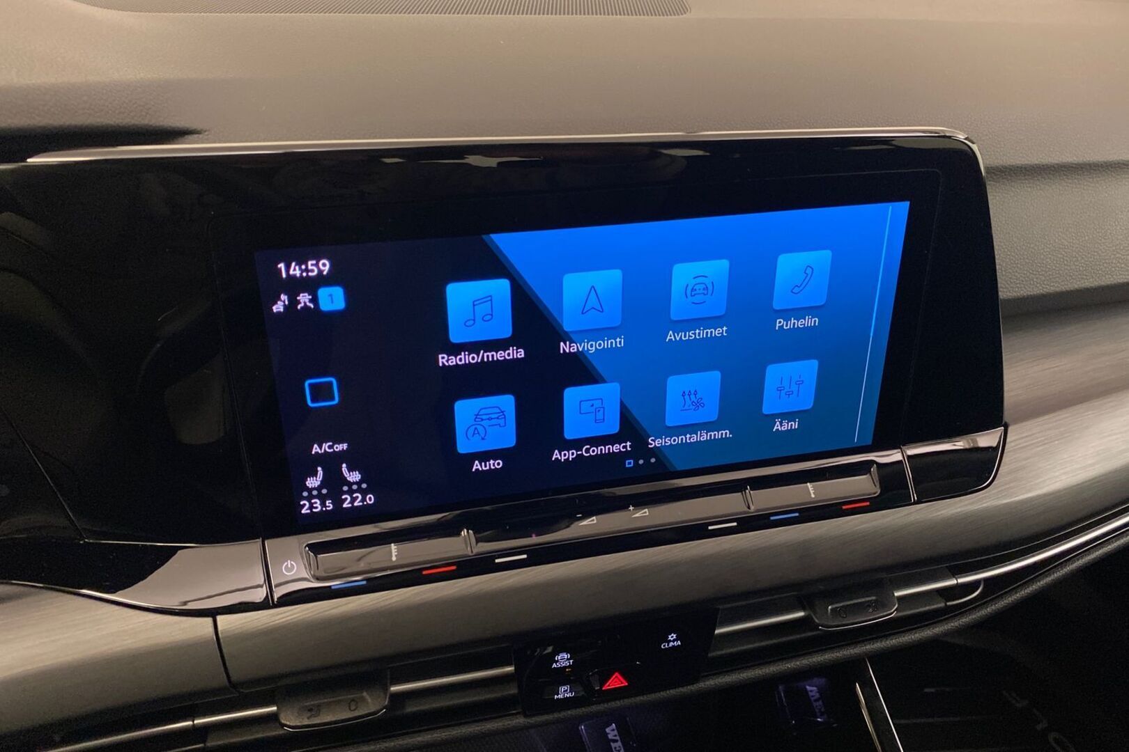 VOLKSWAGEN Golf 2023