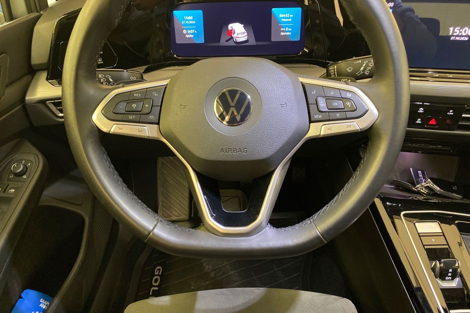VOLKSWAGEN Golf 2023