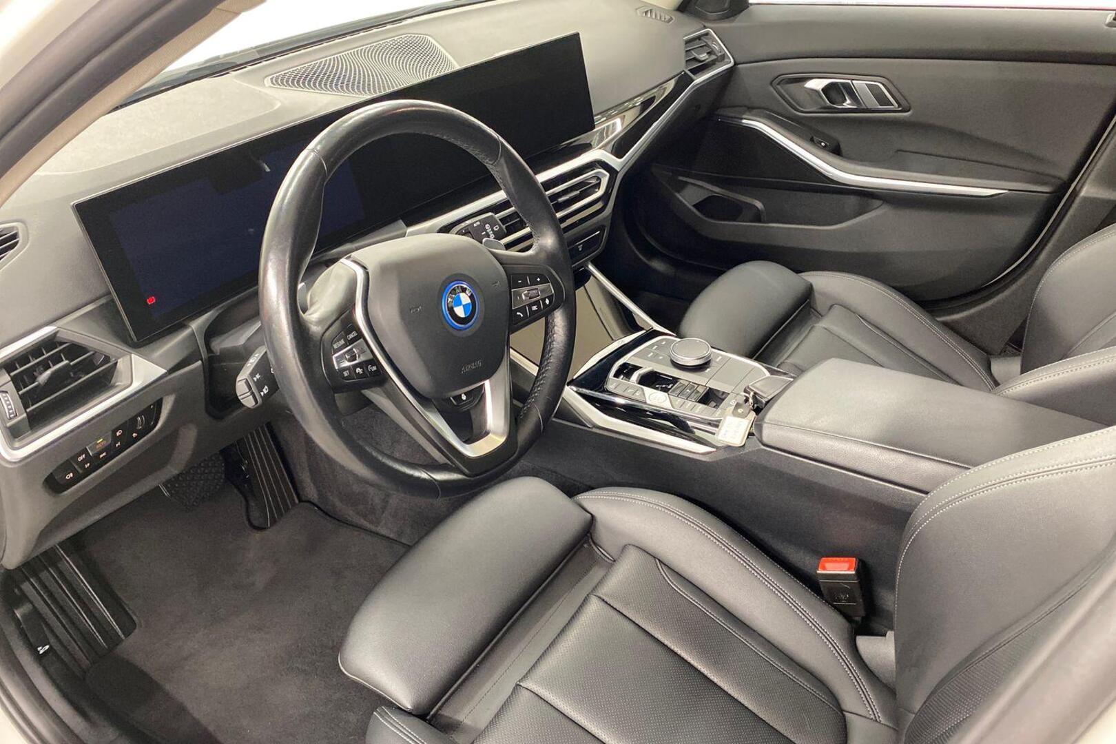 BMW 330 8