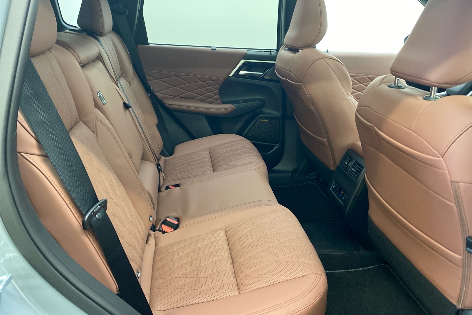 MITSUBISHI Outlander 9