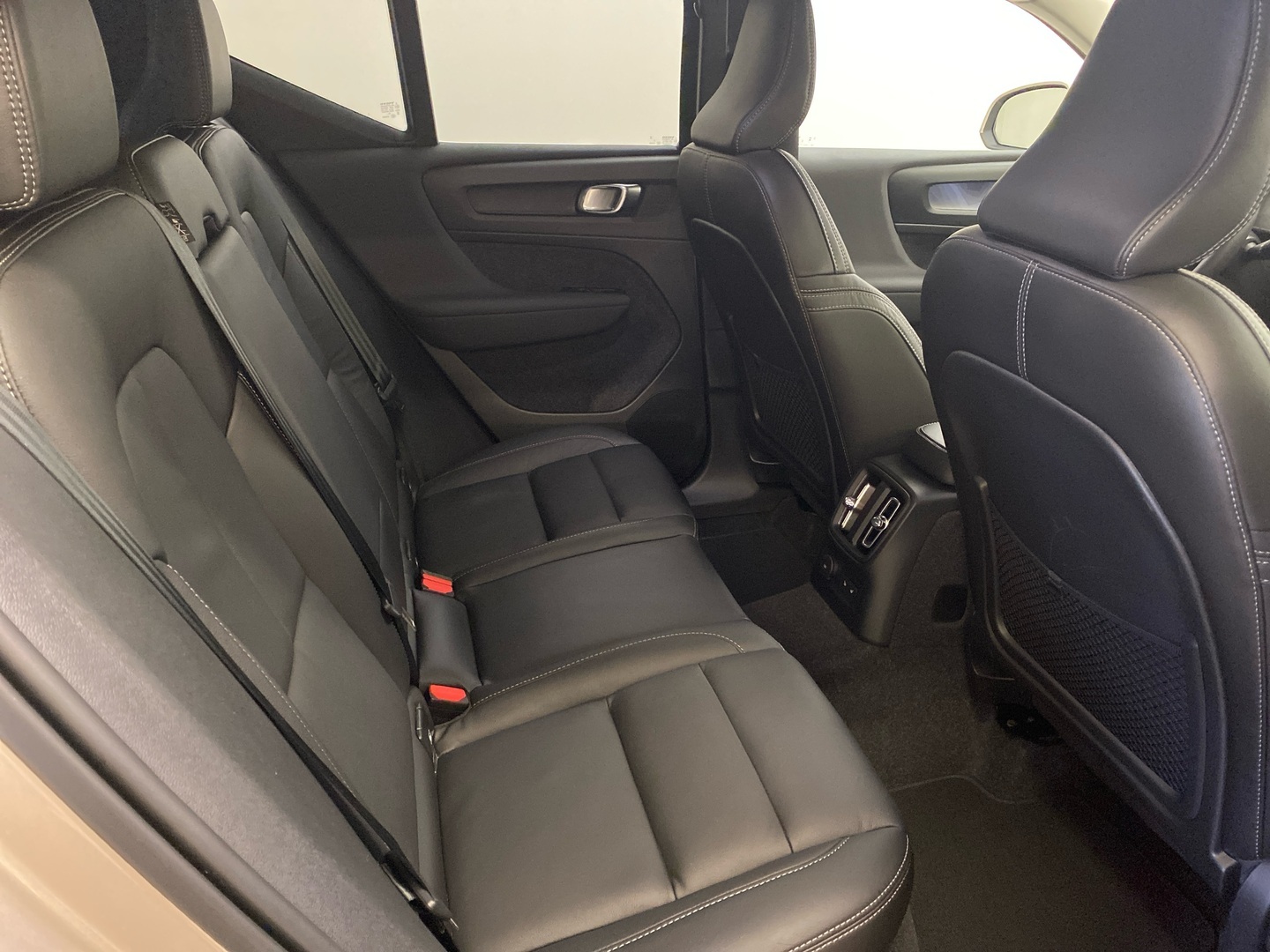 VOLVO XC40 2024