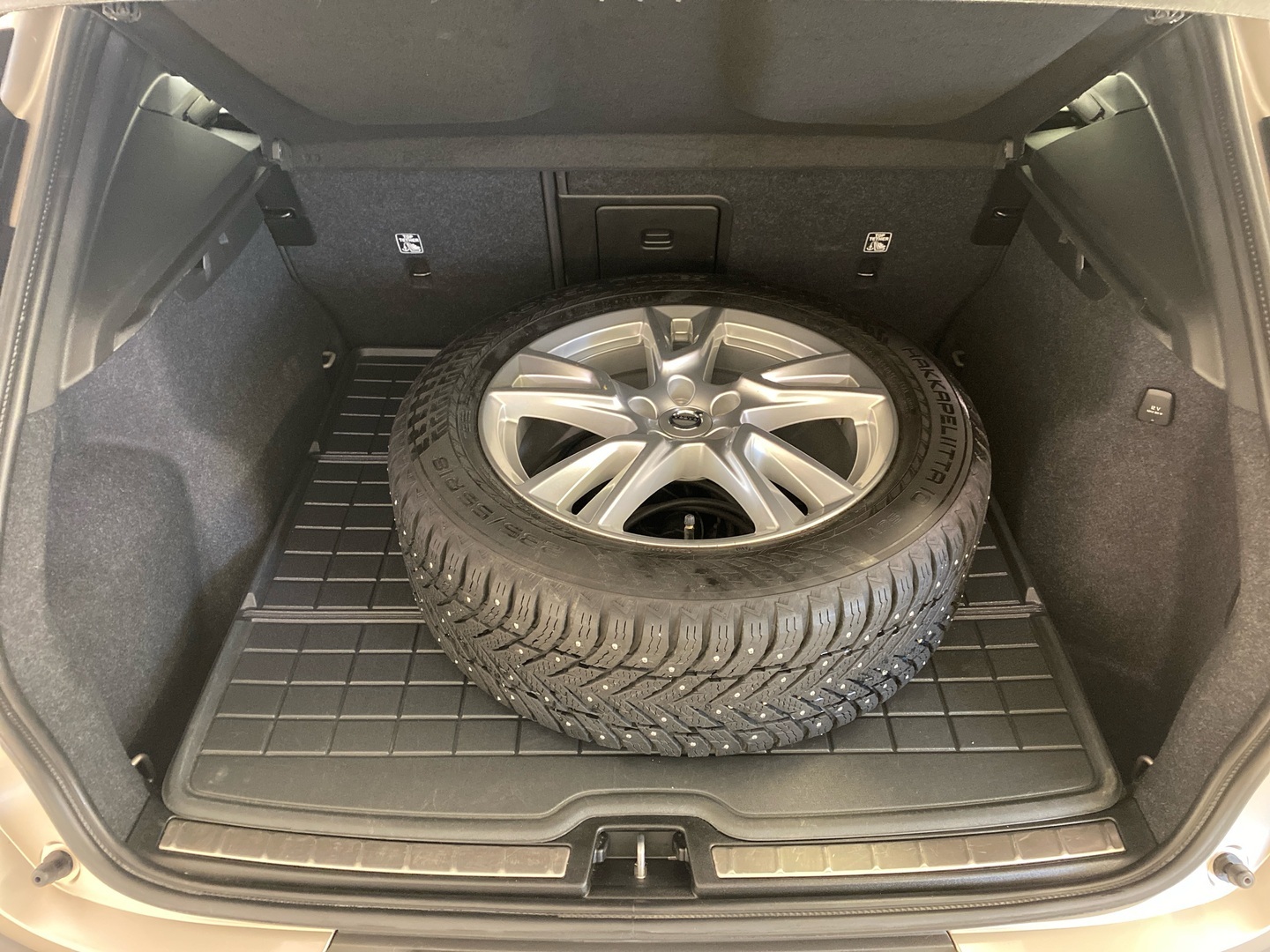 VOLVO XC40 2024