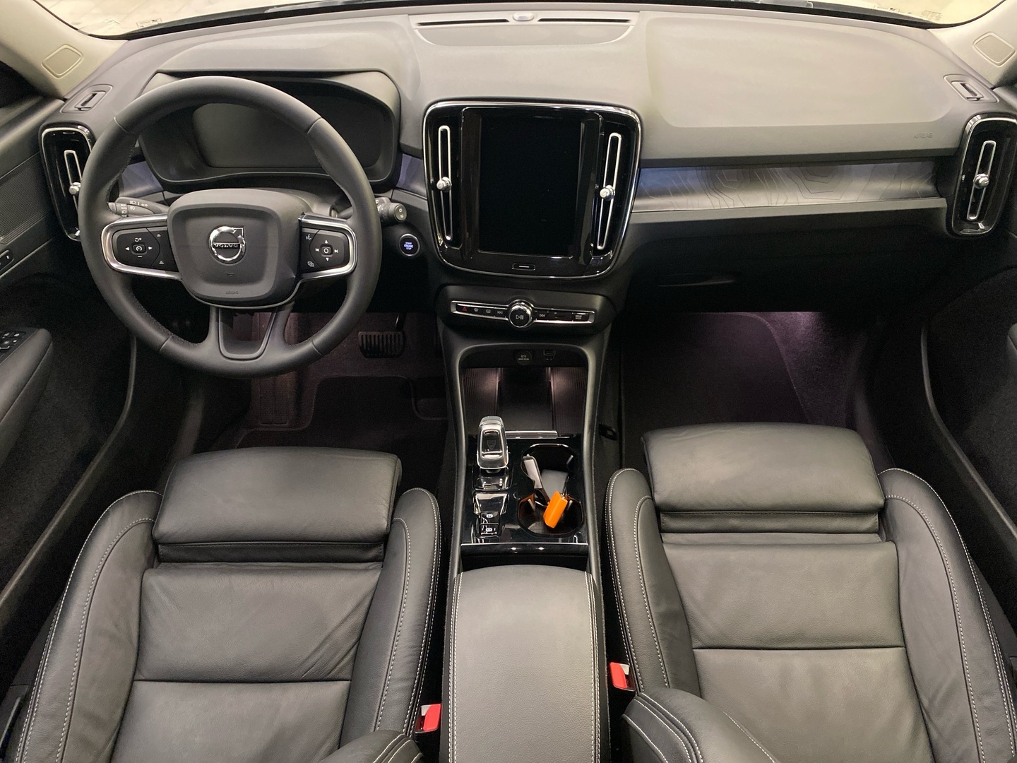 VOLVO XC40 2024