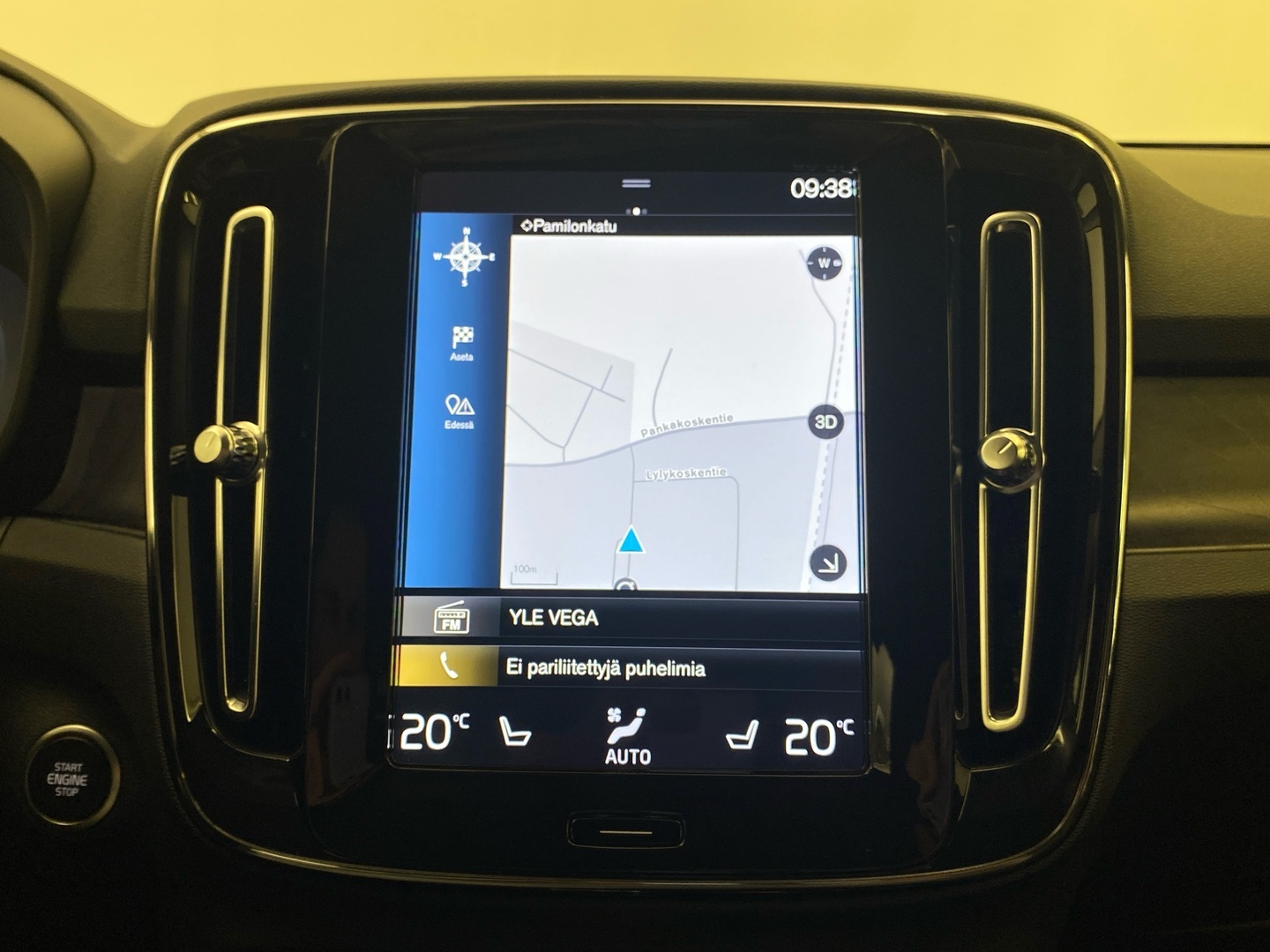VOLVO XC40 2024