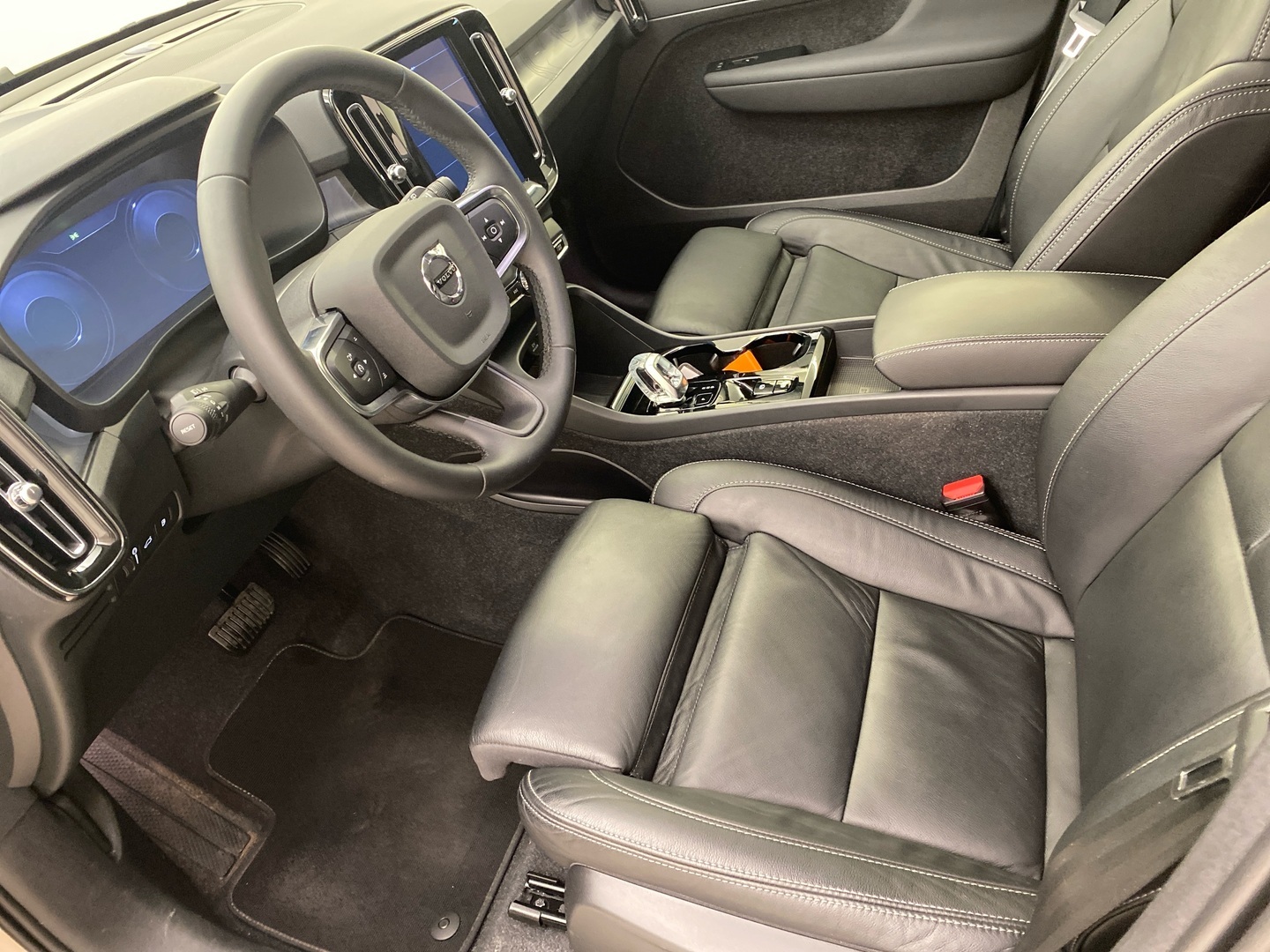 VOLVO XC40 2024