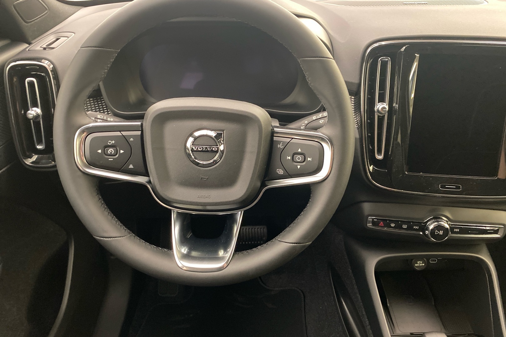 VOLVO EX40 2026