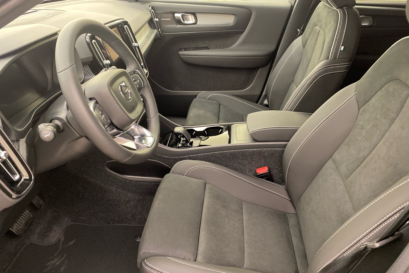 VOLVO EX40 2026