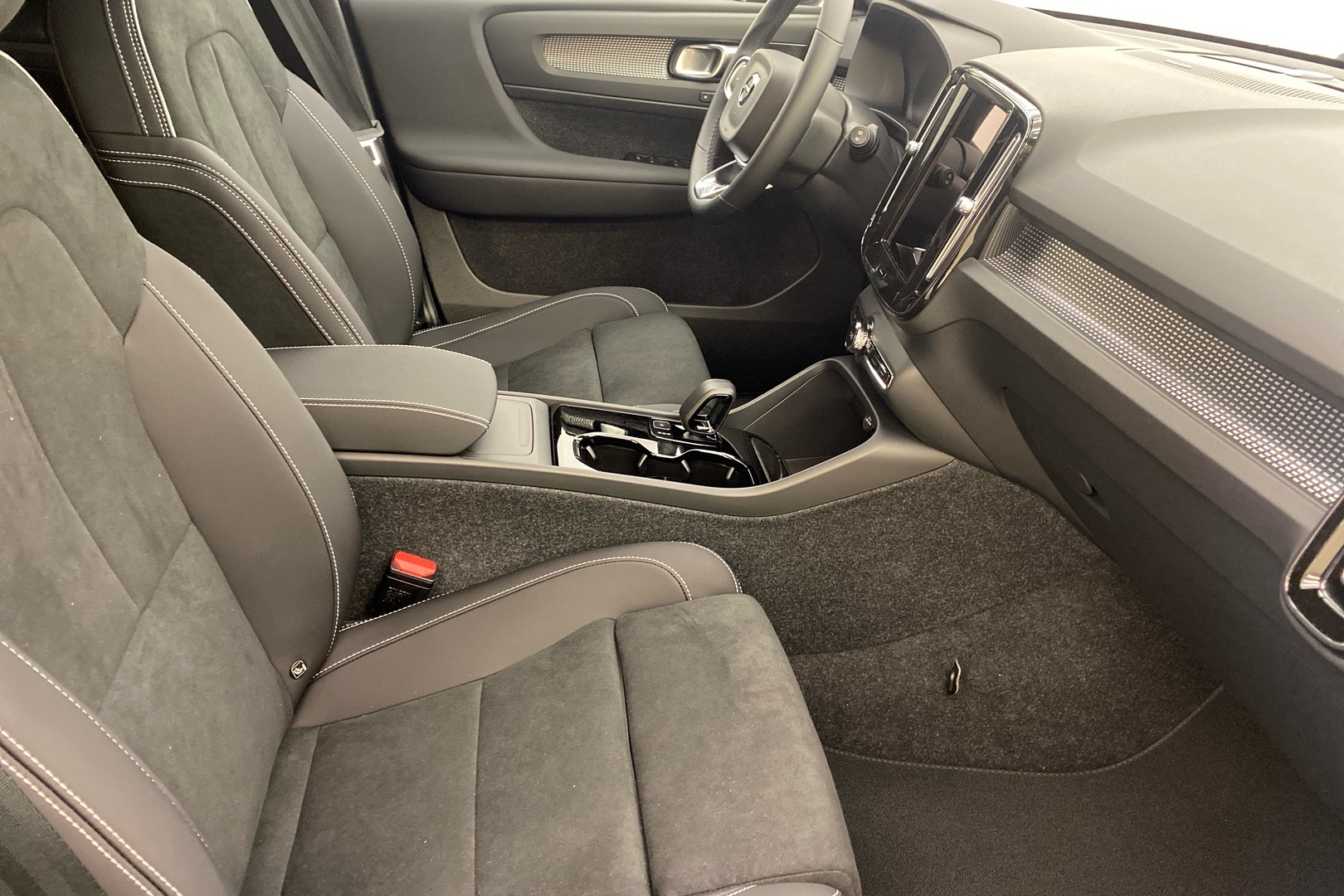 VOLVO EX40 2026
