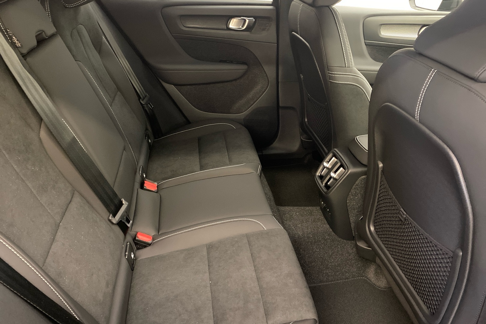 VOLVO EX40 2026