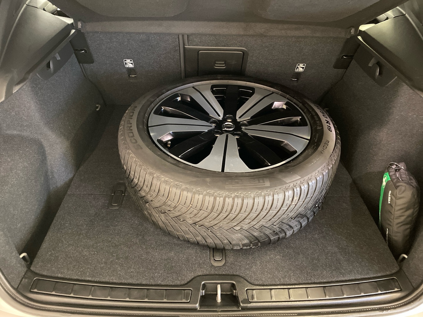 VOLVO XC40 2023