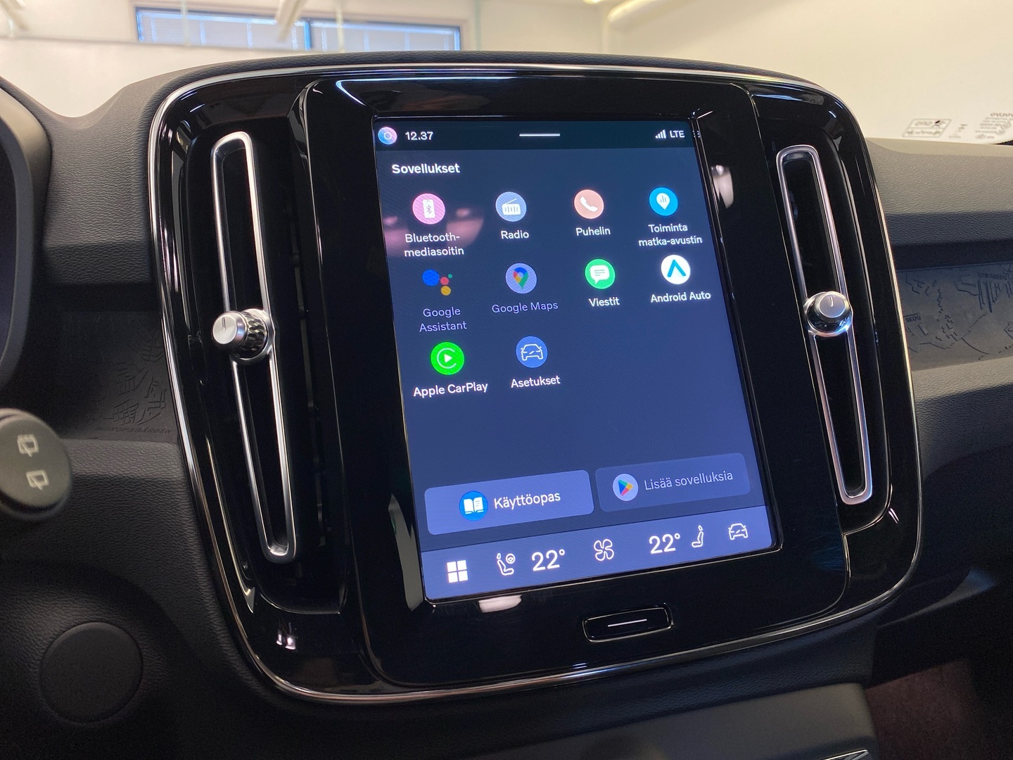 VOLVO XC40 2023