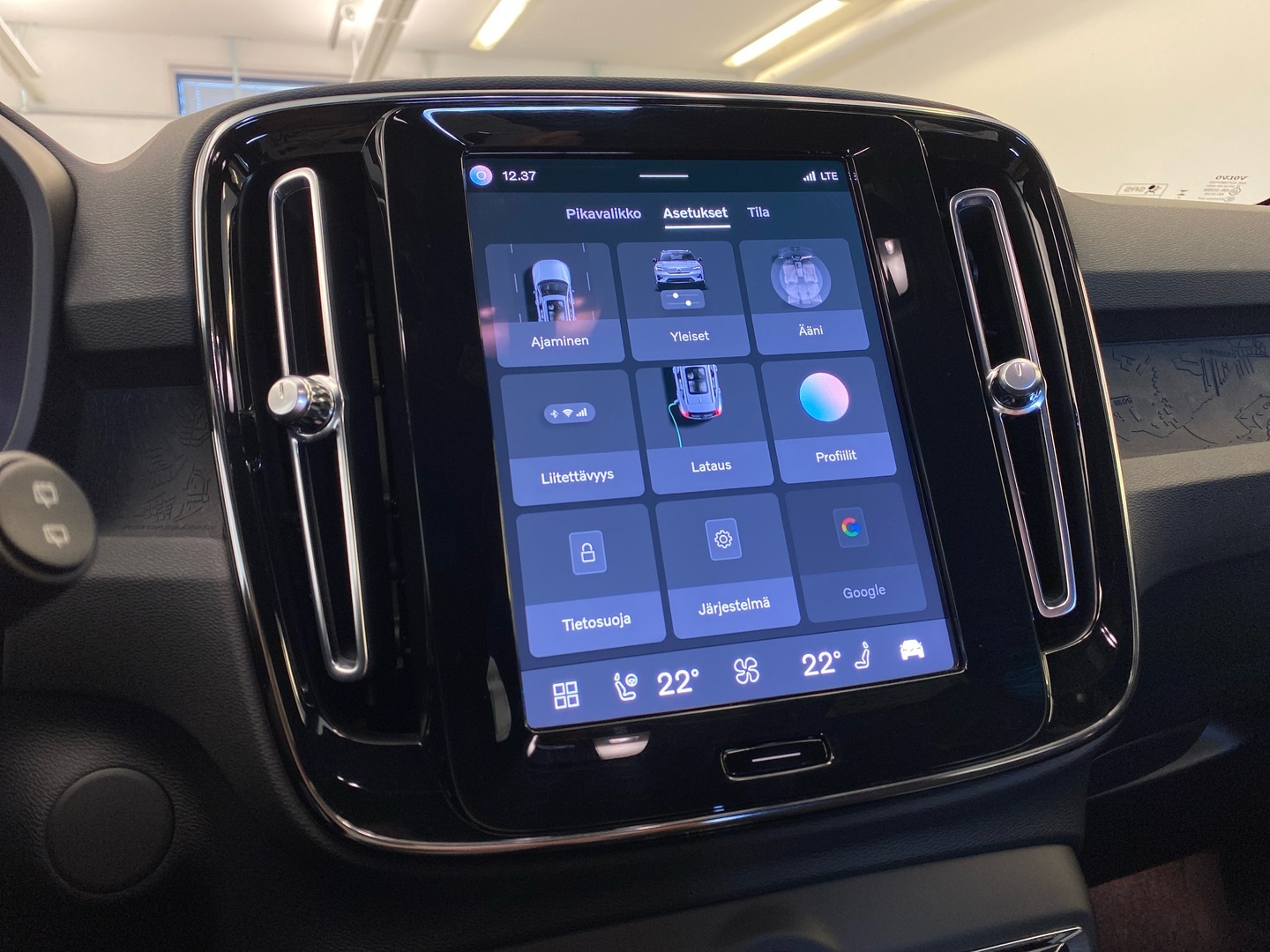 VOLVO XC40 2023