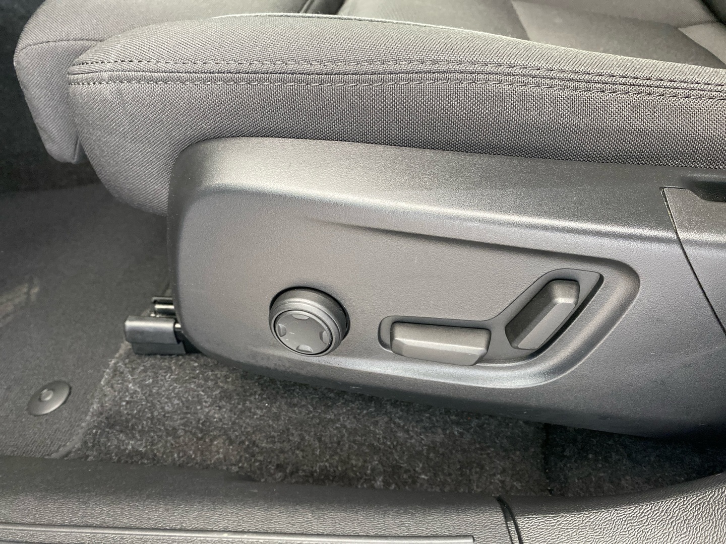 VOLVO XC40 2023