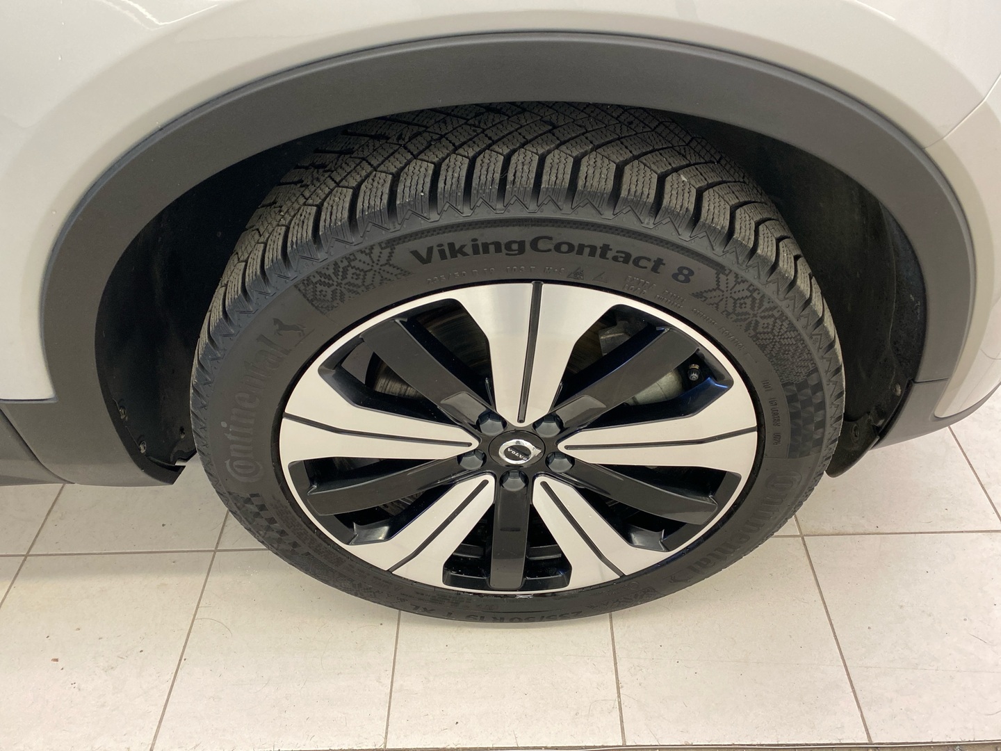 VOLVO XC40 2023