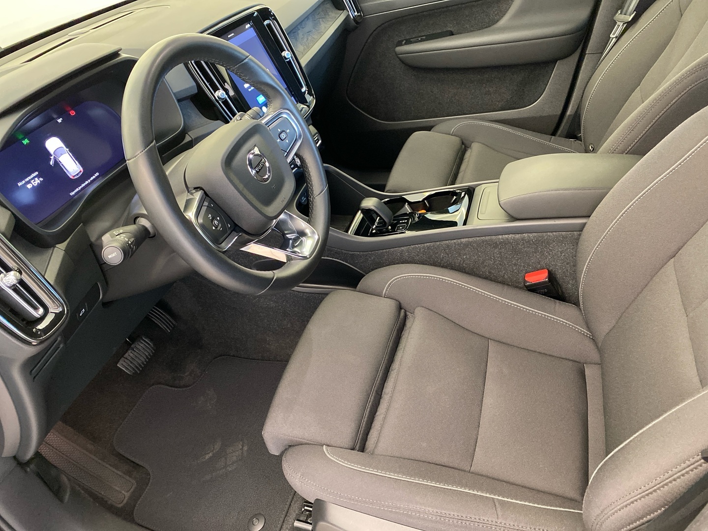 VOLVO XC40 2023