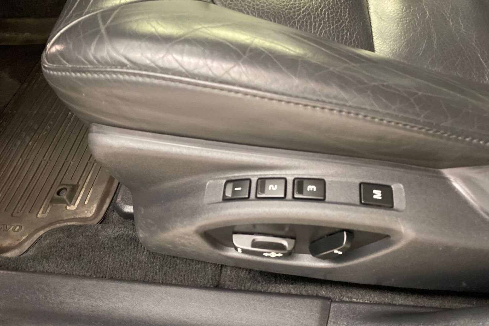 VOLVO V70 2014