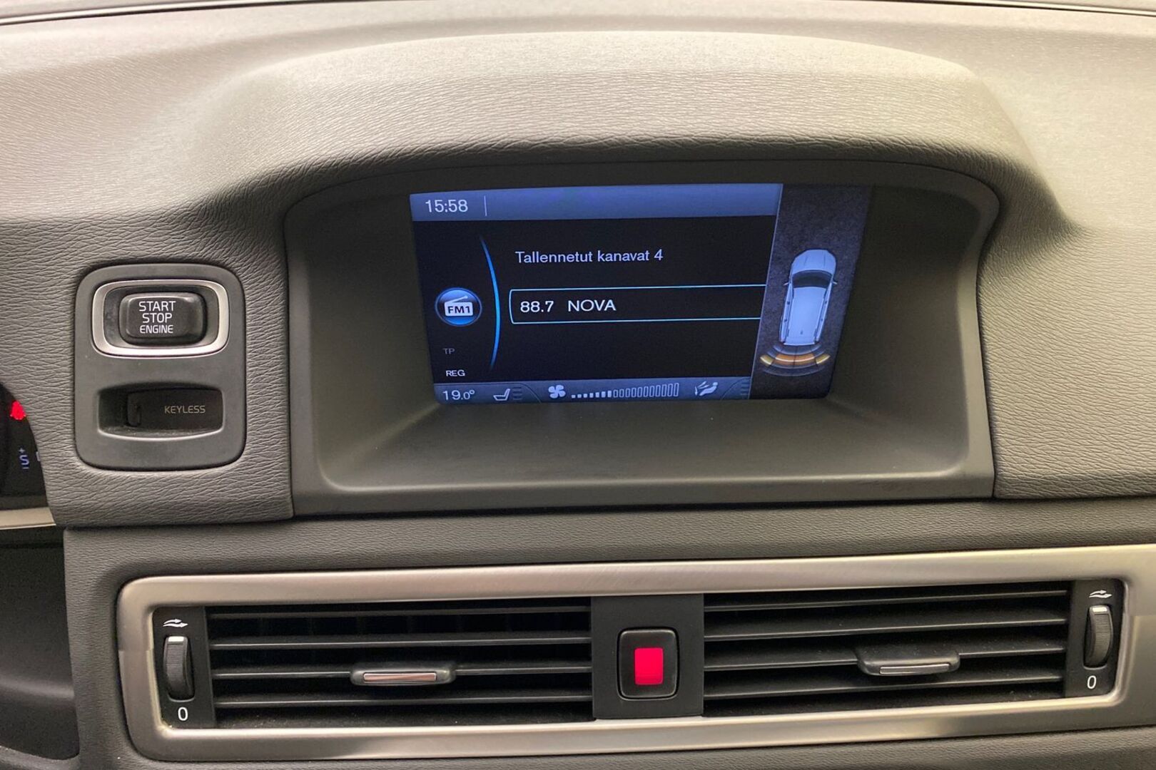 VOLVO V70 2014