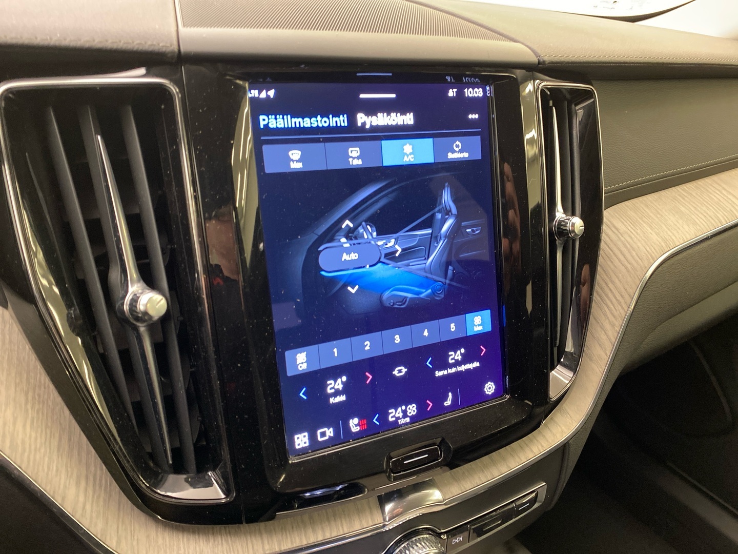 VOLVO XC60 14