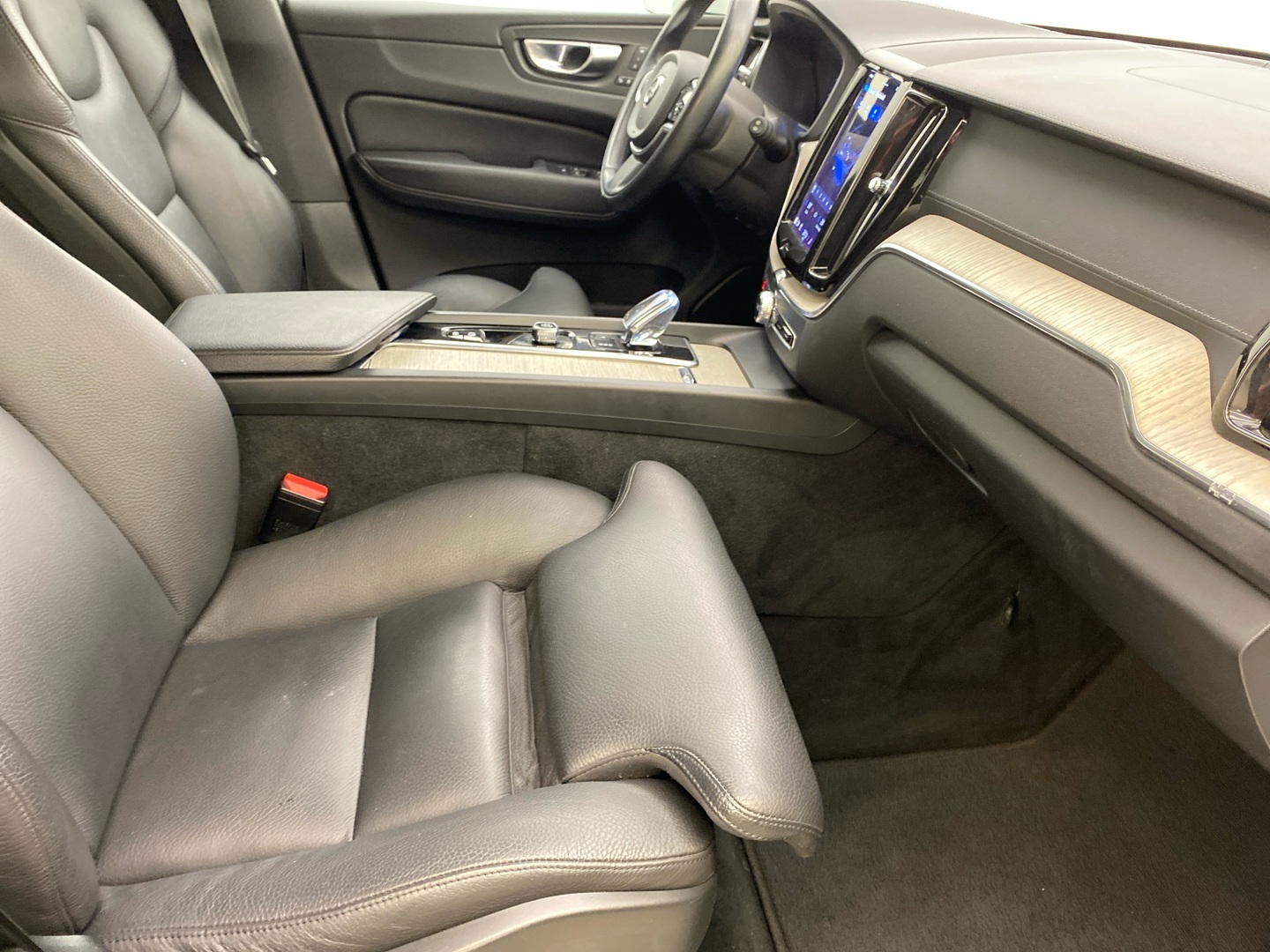 VOLVO XC60 8