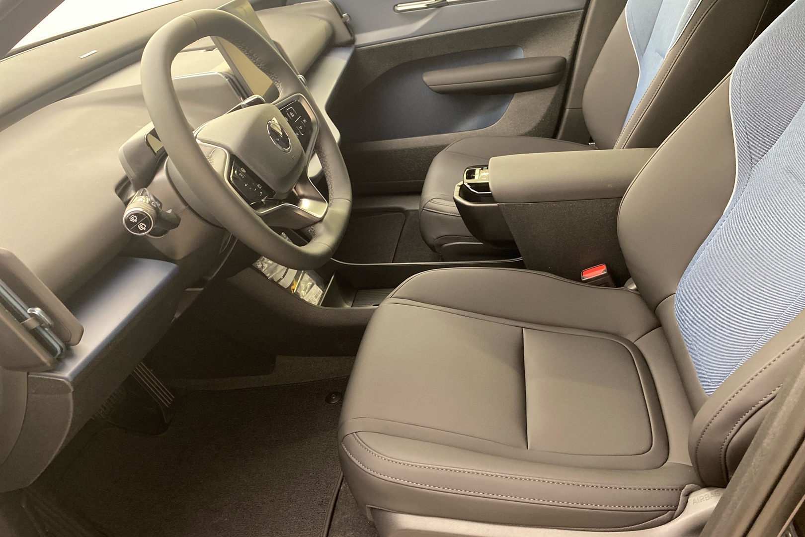 VOLVO EX30 7