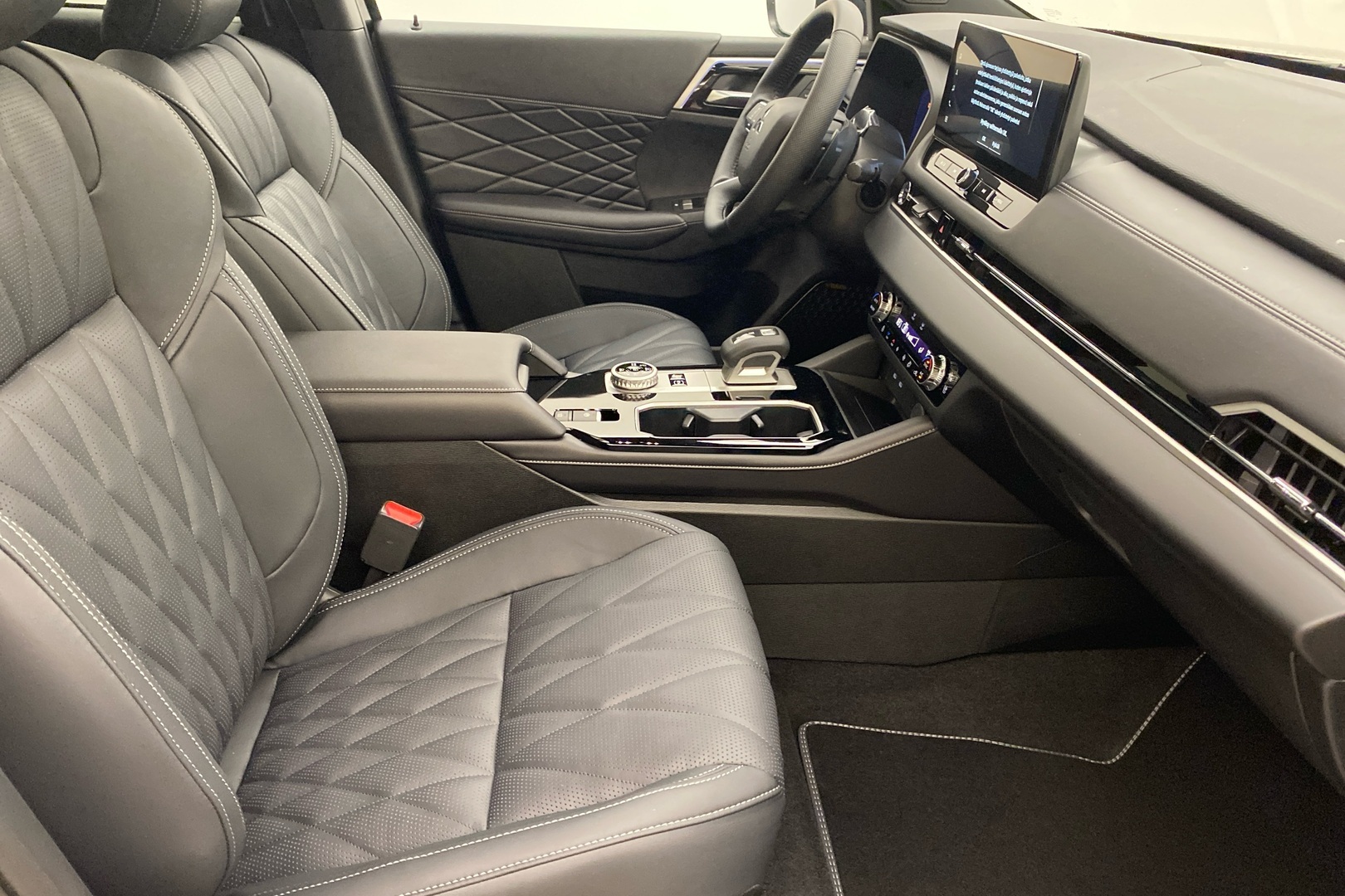 MITSUBISHI Outlander 7