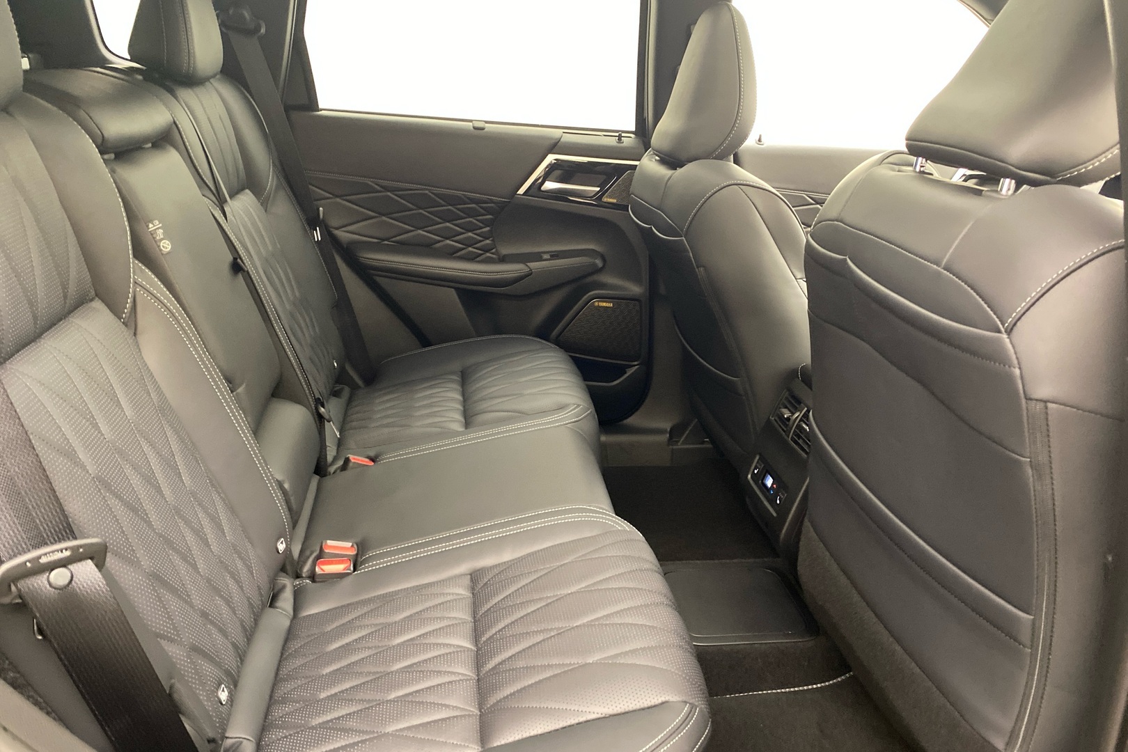 MITSUBISHI Outlander 8
