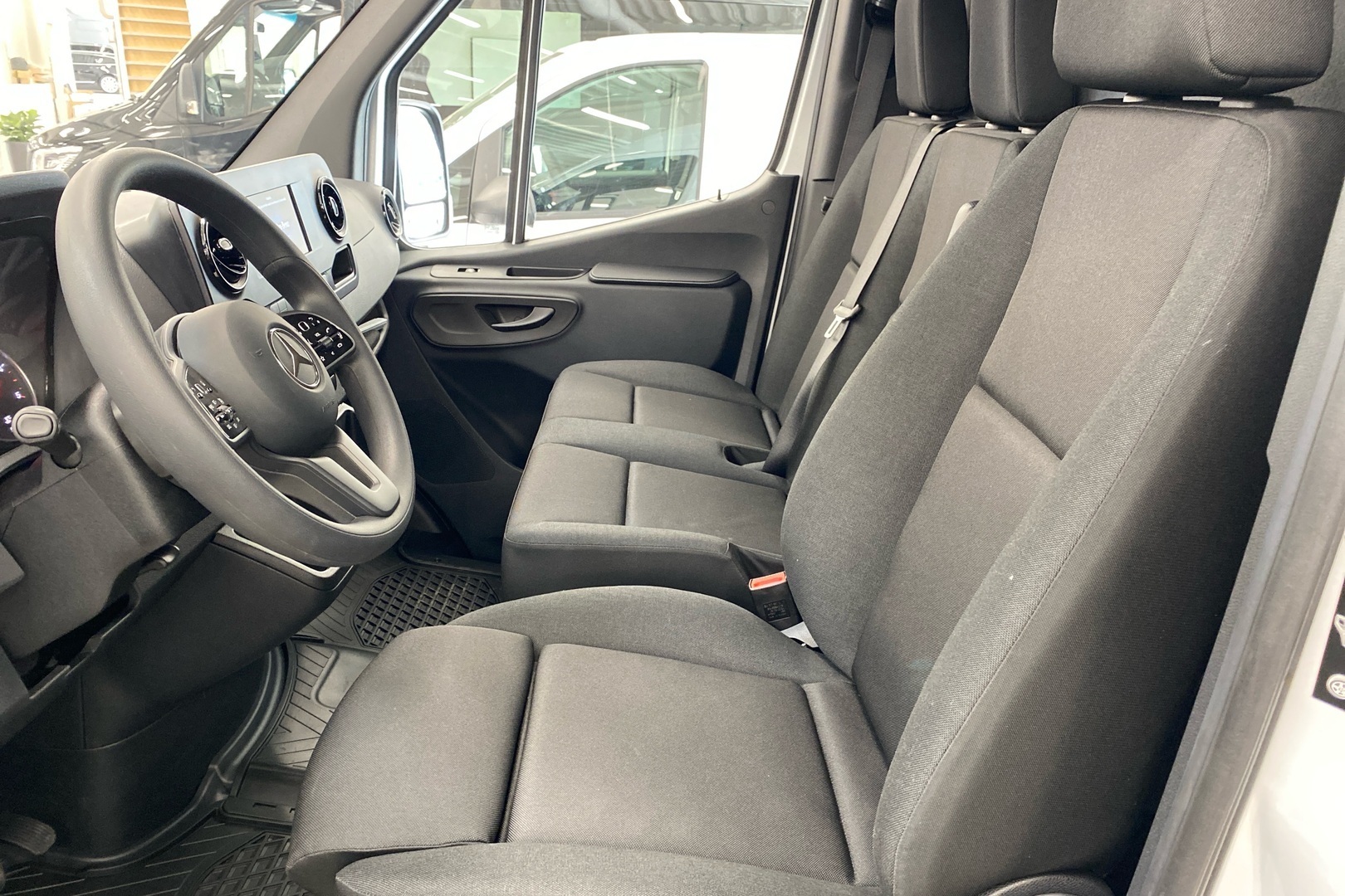 MERCEDES-BENZ Sprinter 2025